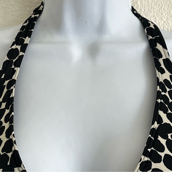 3/$20 Victoria’s Secret Bikini Top - Picture 3 of 9